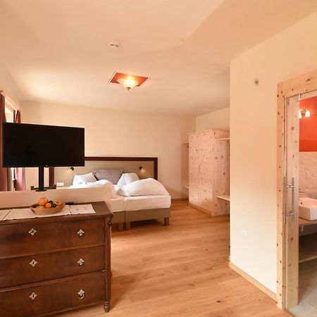 Hotel Gassenwirt Chienes Bagian luar foto