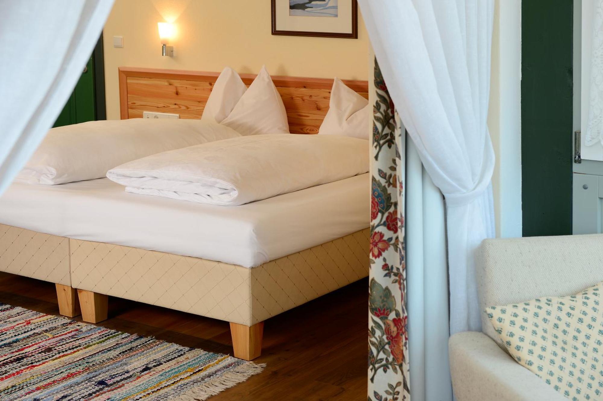 Hotel Gassenwirt Chienes Bagian luar foto