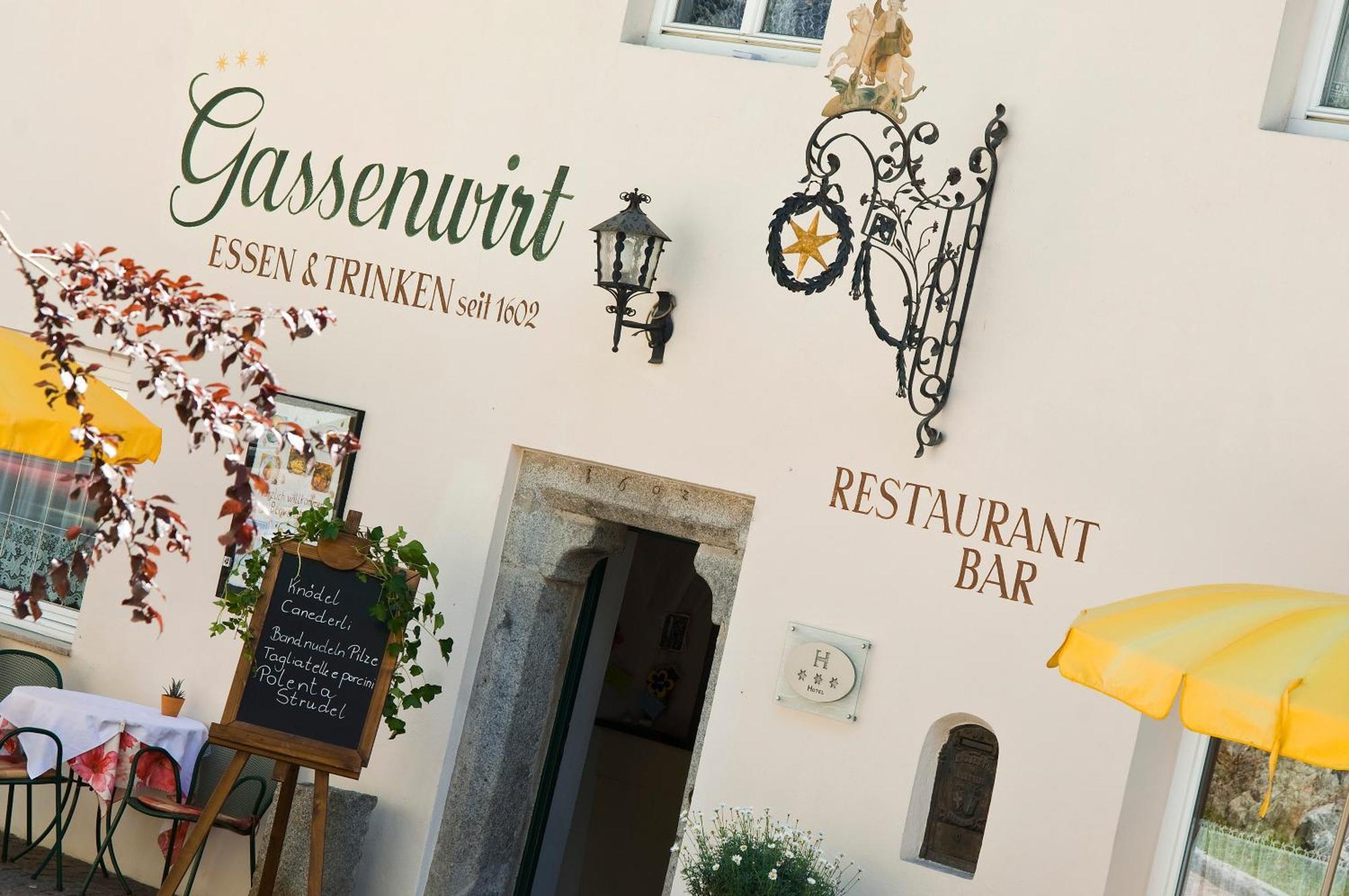 Hotel Gassenwirt Chienes Bagian luar foto