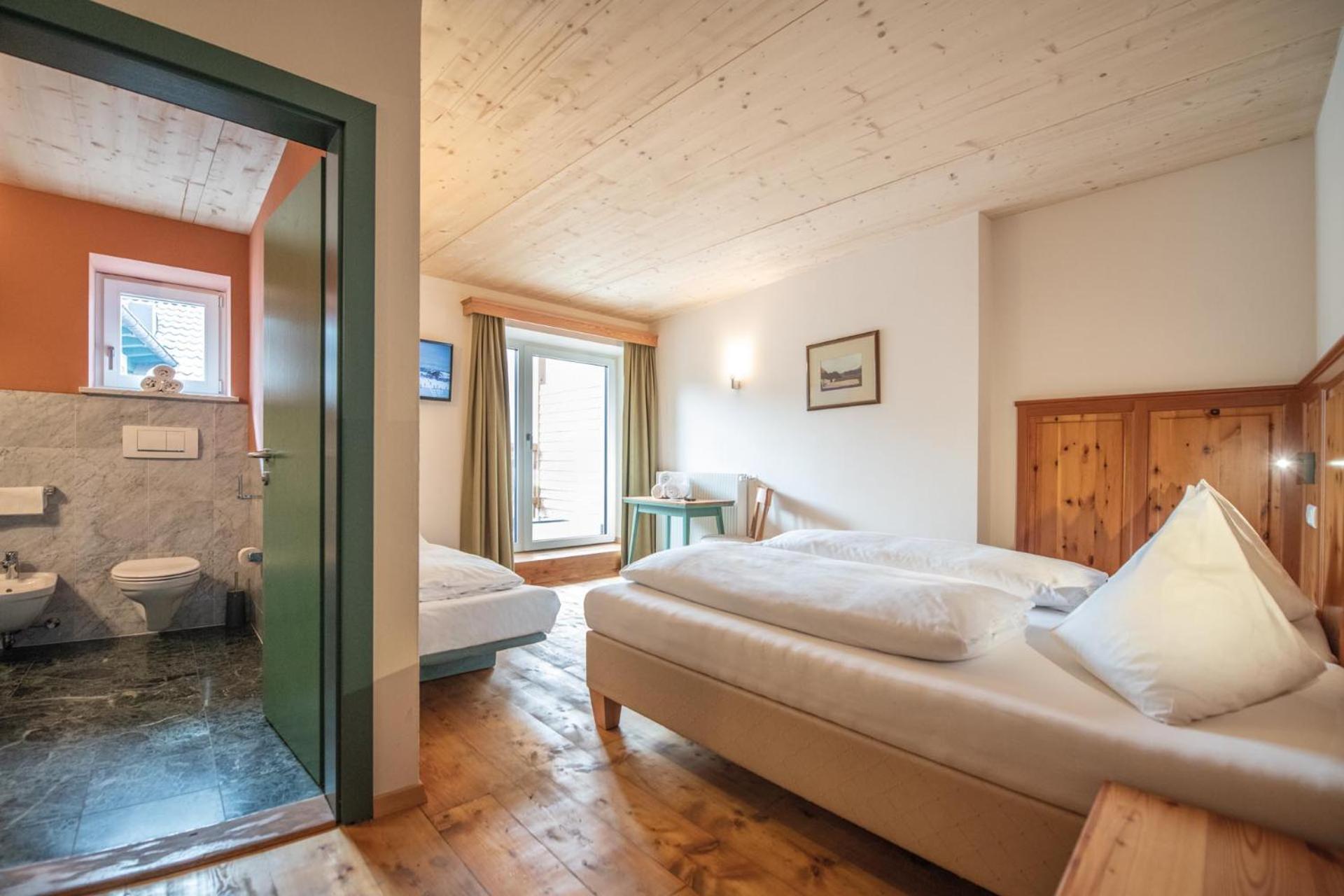 Hotel Gassenwirt Chienes Bagian luar foto