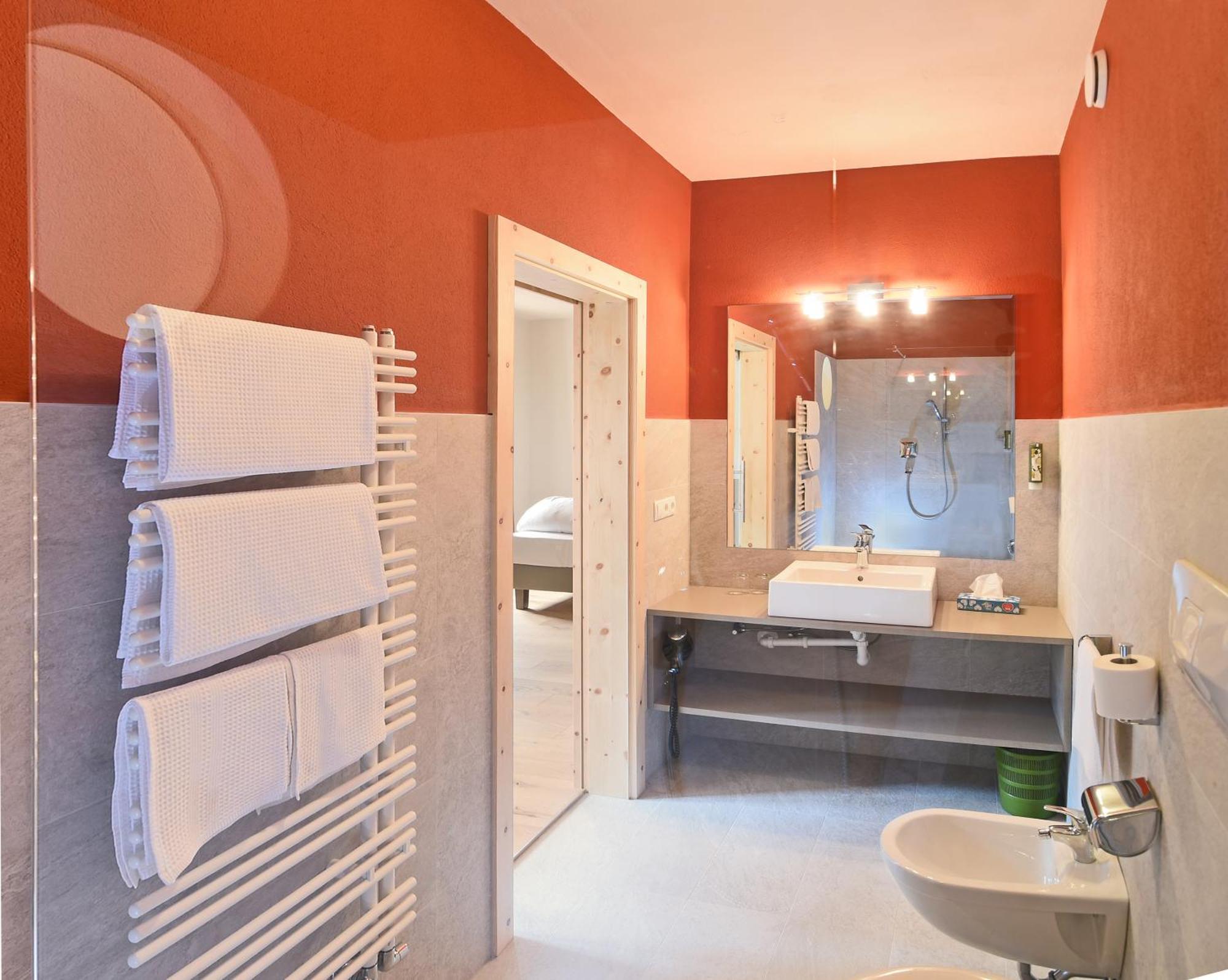 Hotel Gassenwirt Chienes Bagian luar foto