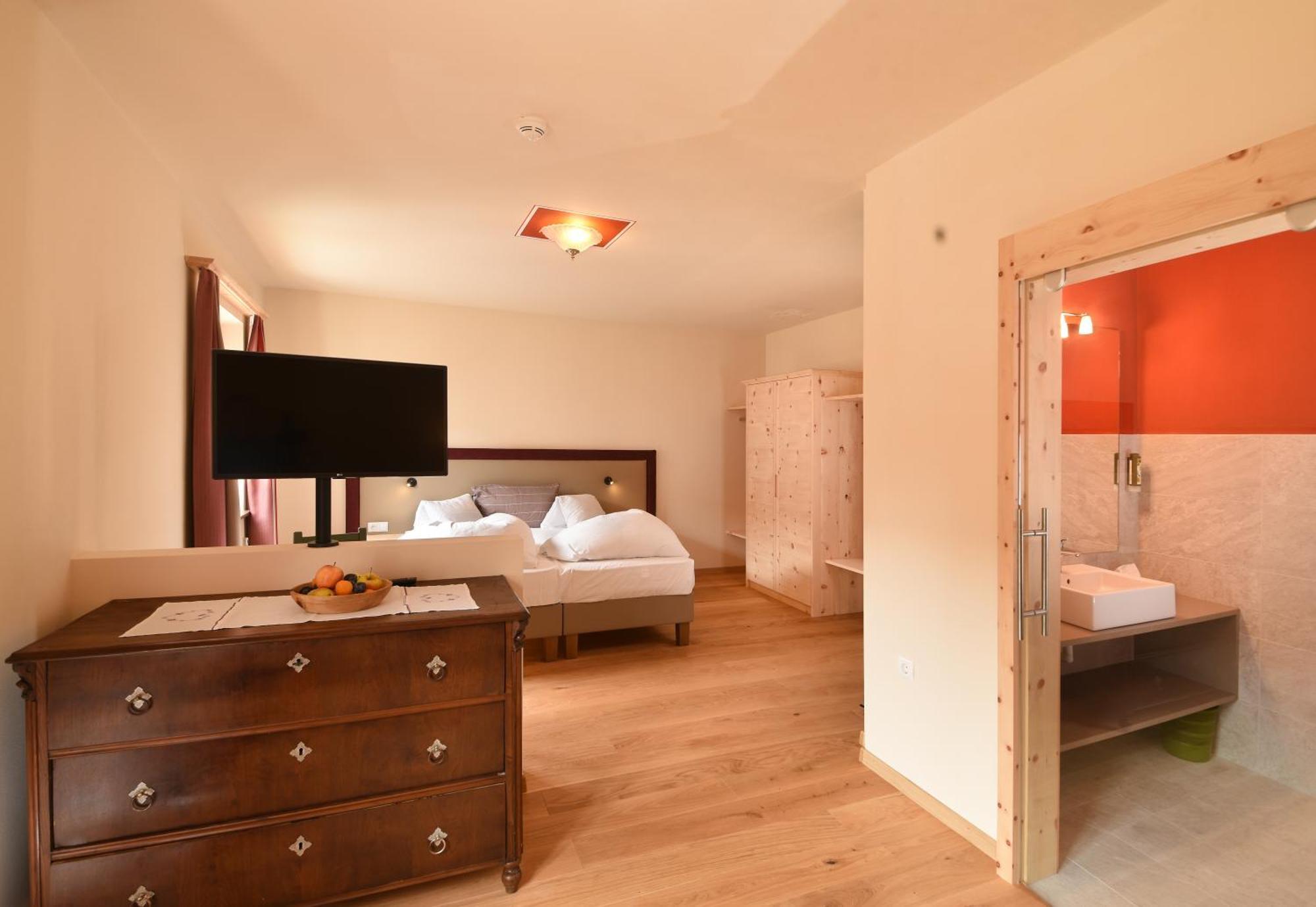 Hotel Gassenwirt Chienes Bagian luar foto