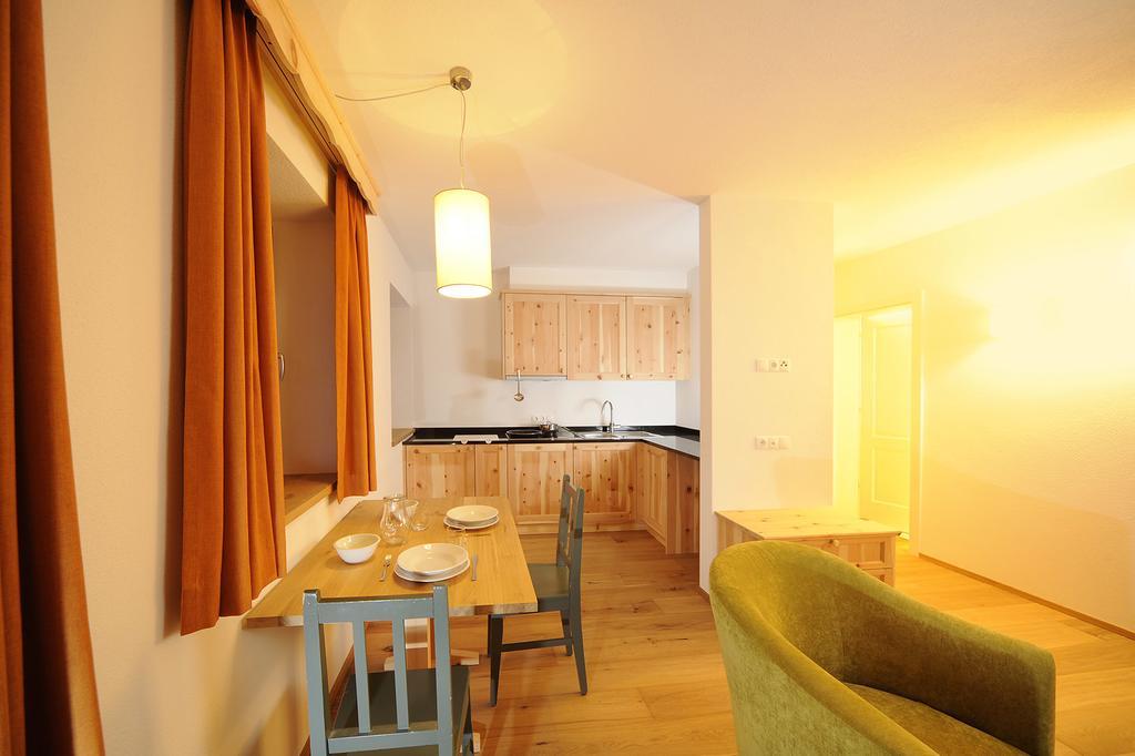 Hotel Gassenwirt Chienes Bagian luar foto