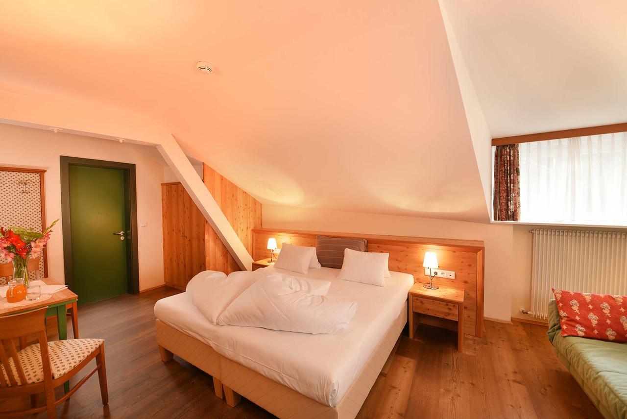 Hotel Gassenwirt Chienes Bagian luar foto