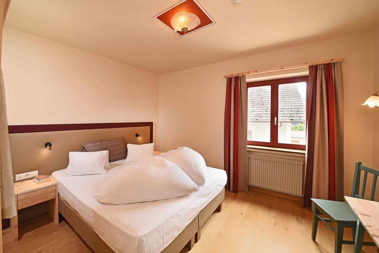 Hotel Gassenwirt Chienes Bagian luar foto