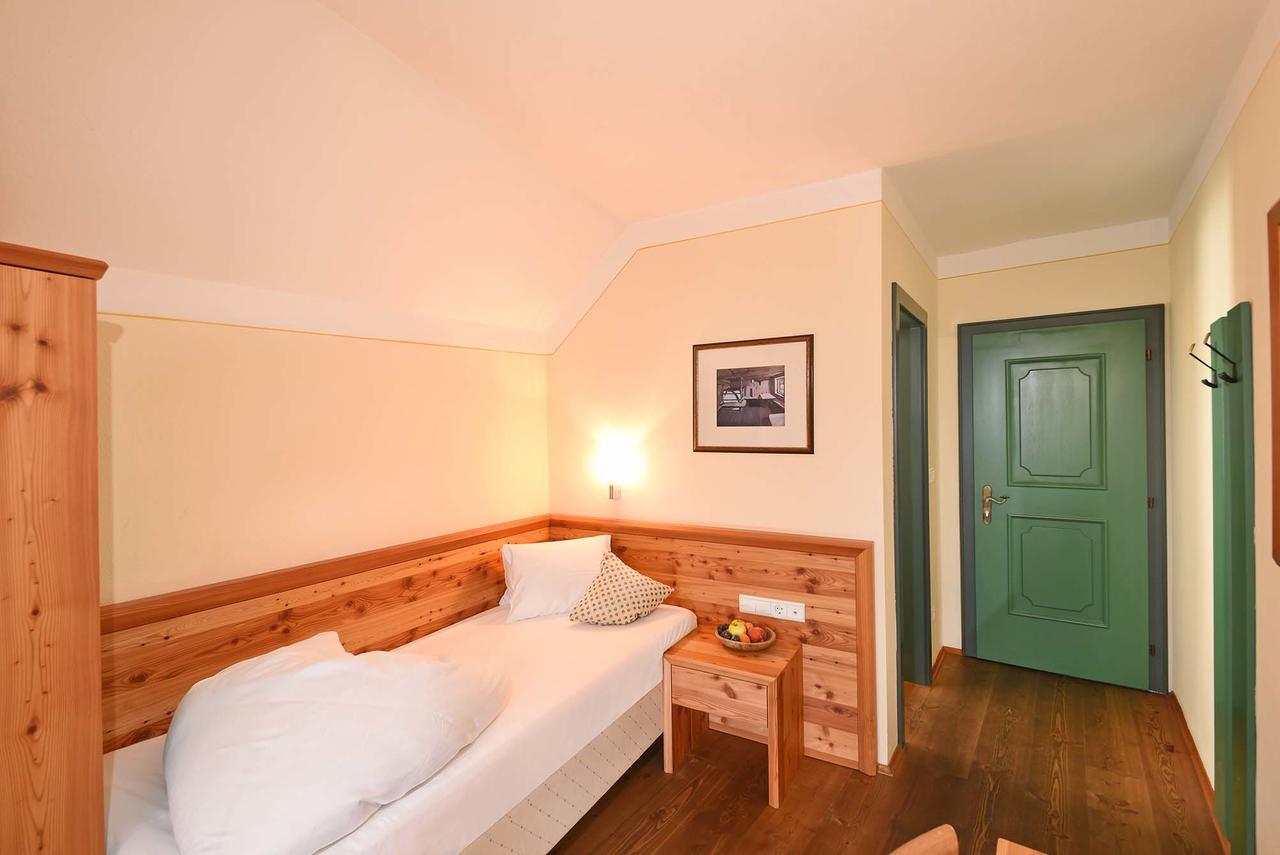 Hotel Gassenwirt Chienes Bagian luar foto
